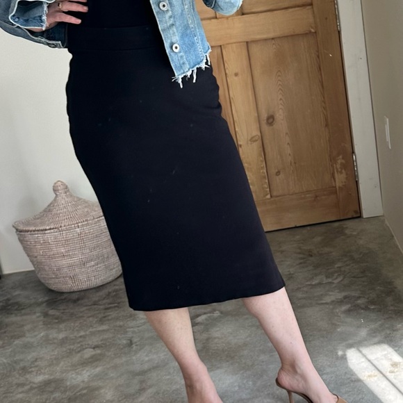 Basic Black Skirt - Picture 3 of 6